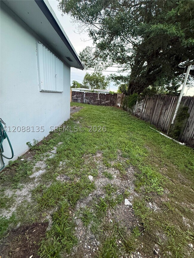 Foto del edificio - 5709 SW 36th Ct