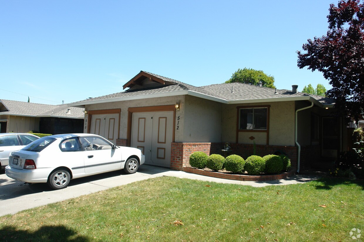 Foto del edificio - 510-512 Northlake Dr