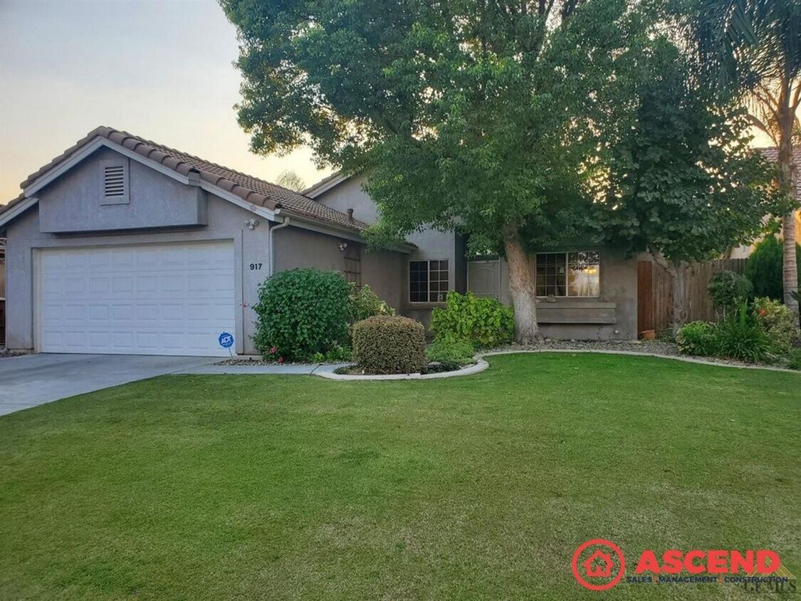Foto principal - Beautiful home located in the Northwest!
