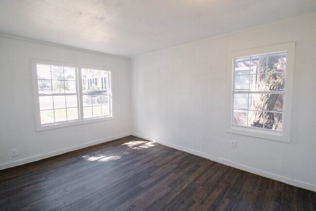 Foto del edificio - Charming 3-Bed Home in Lubbock 1/2 off first months rent