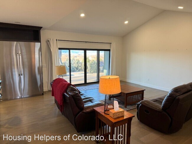 Building Photo - 4 br, 4.5 bath House - 1272 Fletcher Drive