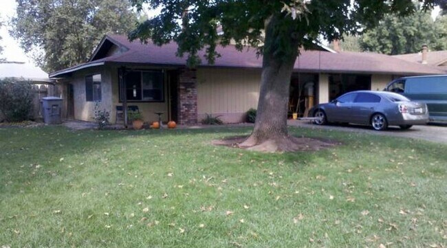 Building Photo - 843-845 Netters Circle