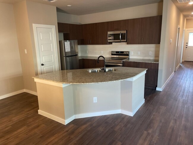 Building Photo - 9889 Grosbeak Ln