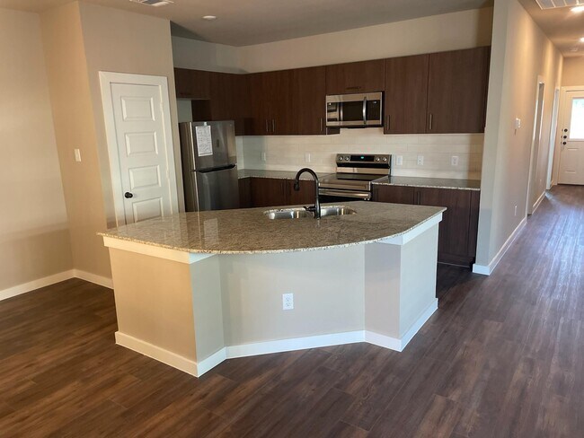 Foto del edificio - 9889 Grosbeak Ln