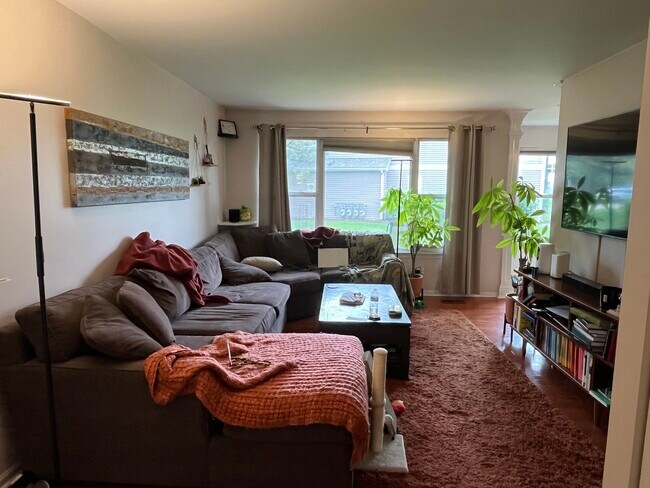 Foto del edificio - 408 Woodview Cir