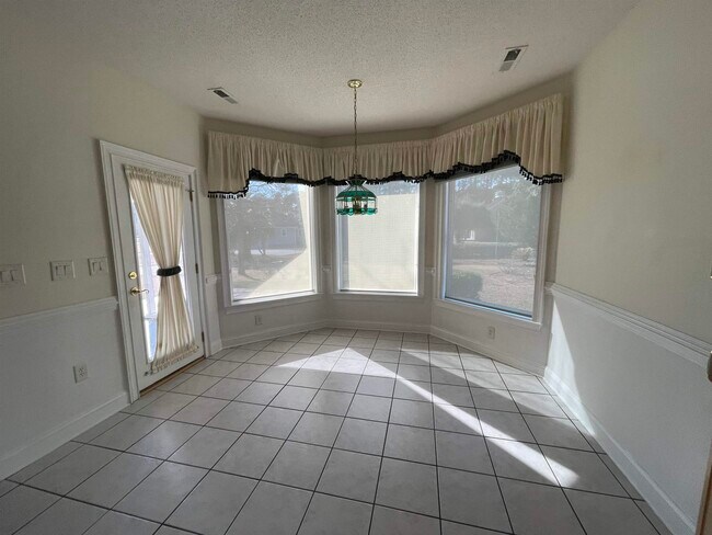 Foto del edificio - 530 Winterberry Ln