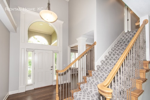 Building Photo - Large and Luxurious 2-Story w/Fin Bsmt in ...