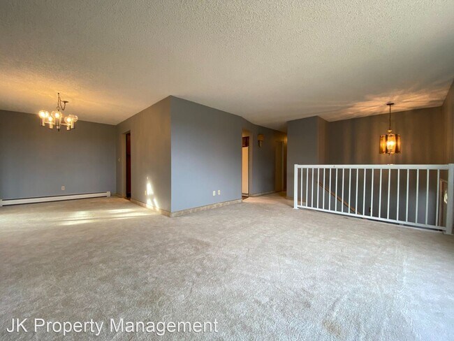 Building Photo - 4 br, 2.5 bath House - 2756 Evergreen Drive