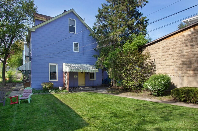 Building Photo - 413 Lamar Ave