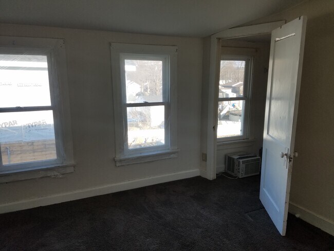 Foto principal - 611 Lawn Drive