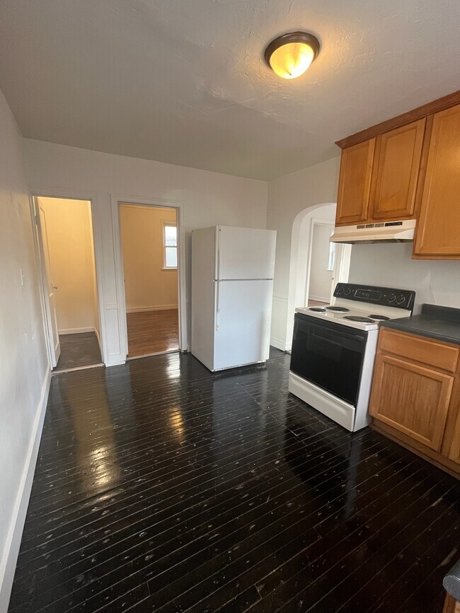 208 W 14th St Unit 2, Holland, MI 49423 Room for Rent in Holland, MI