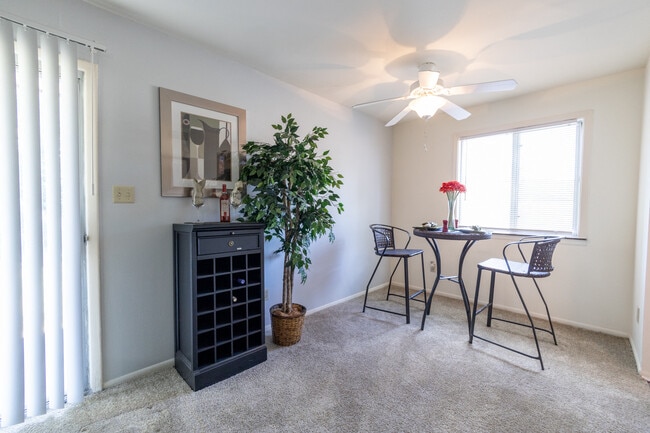 1 Bedroom Dinning Room Floorplan at Woodbridge of Castleton Apartments - Woodbridge Castleton