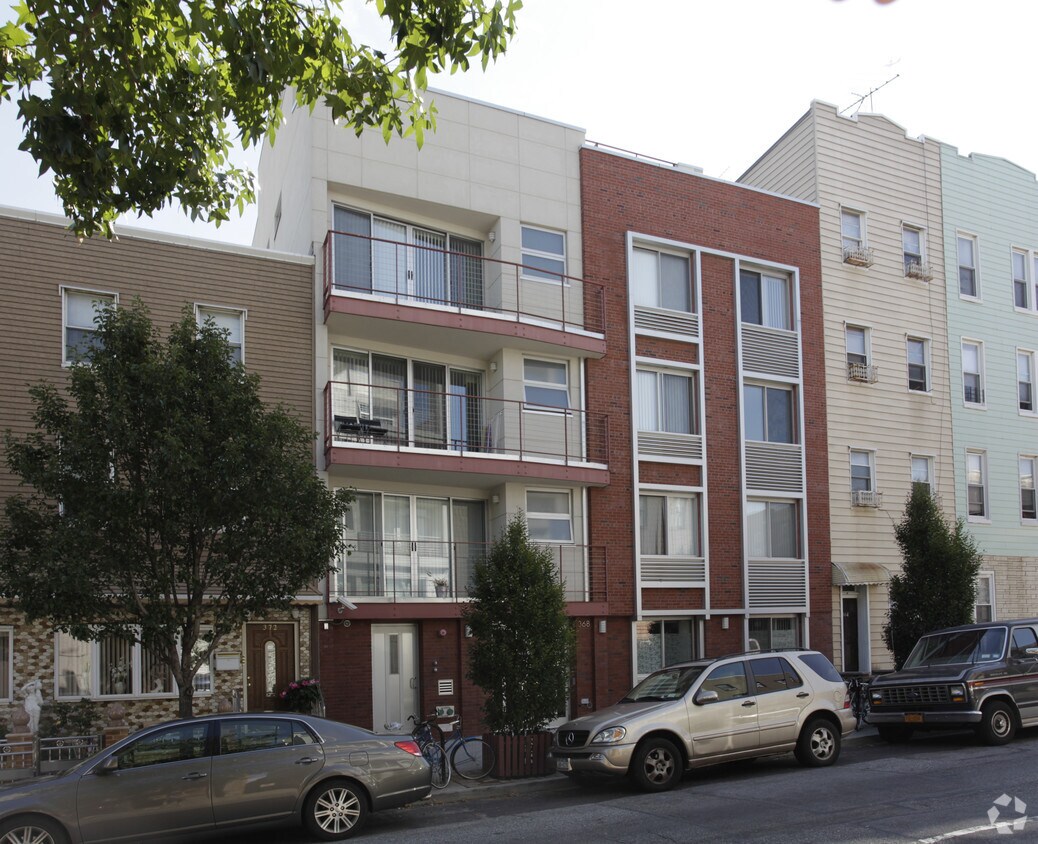 Primary Photo - 368 Manhattan Ave