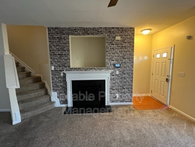 Building Photo - 413 Woodson Dr