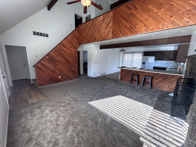 Foto del edificio - 438 Forest Vale Cir