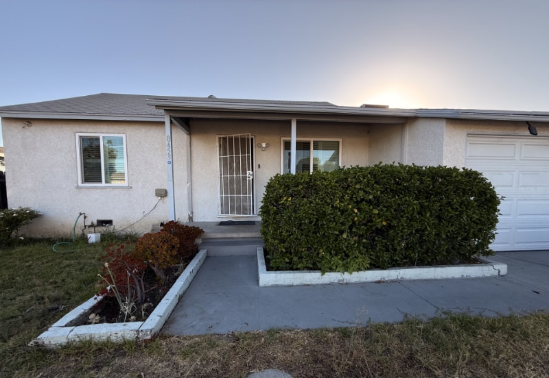 Foto principal - 8453 Hazeltine Ave
