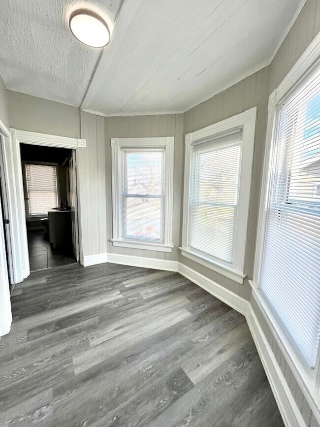 Building Photo - 120 W 65th St | 3 BR 1.5 BA