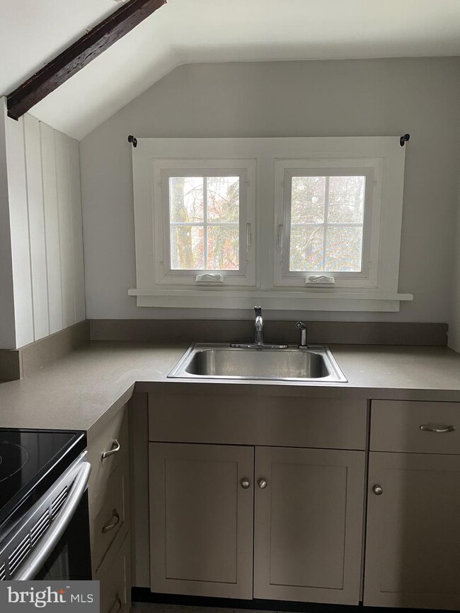 Building Photo - 430 N Broad St