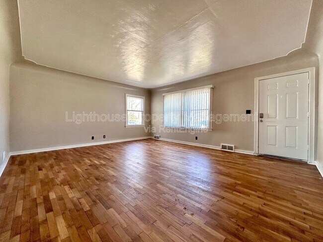 Foto del edificio - 527 Ferndale Ave NW