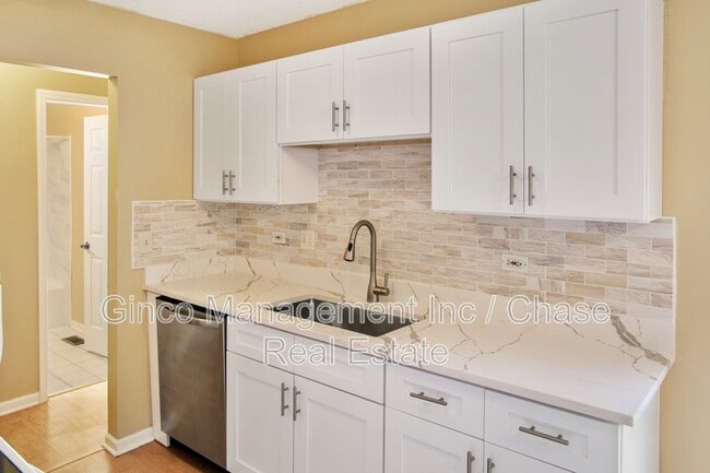 Foto del edificio - 3382 Fox Hill Rd