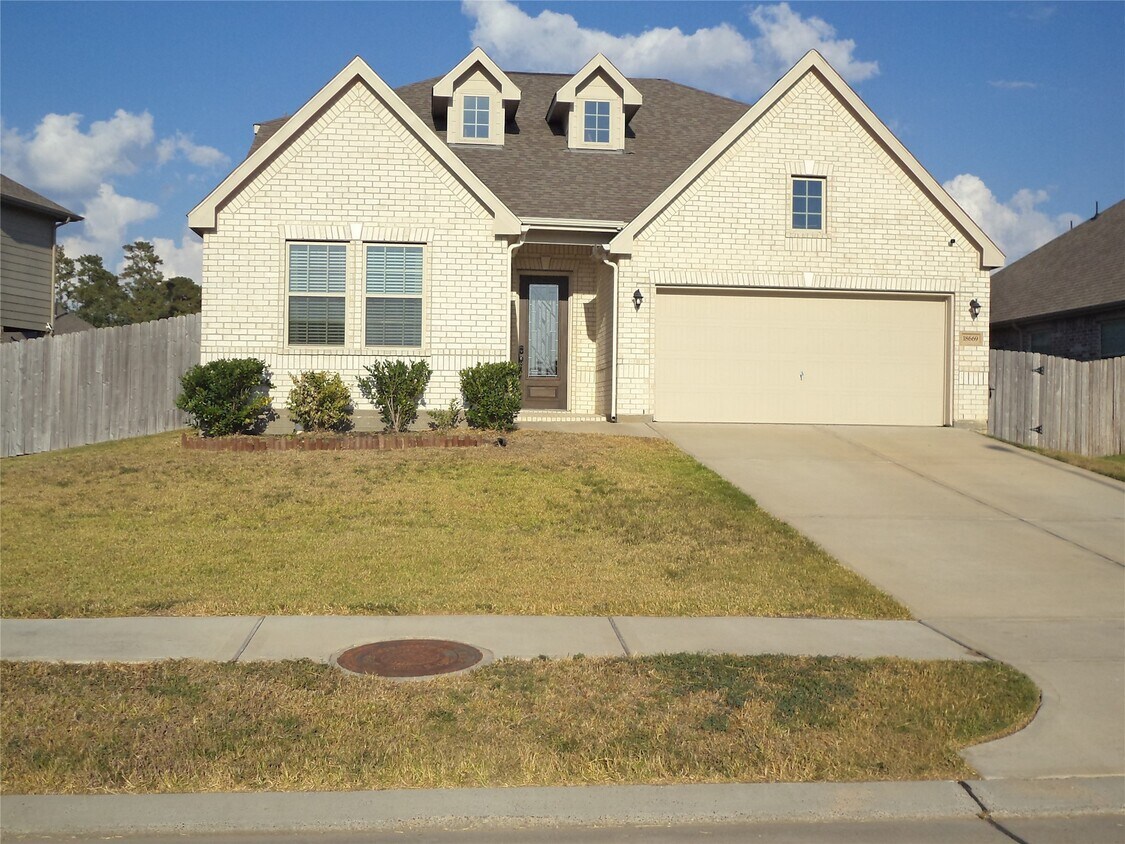 Foto principal - 18669 Blue Spruce Ln