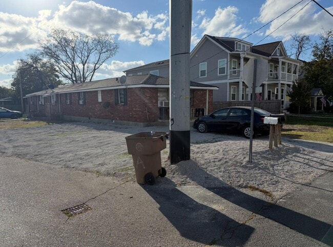 Building Photo - 6001 California Ave