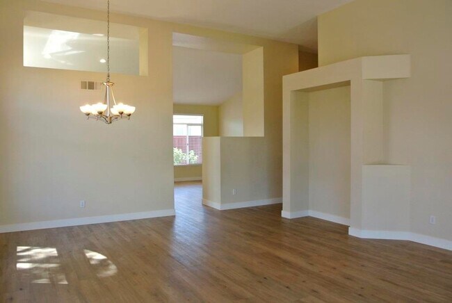 Foto del edificio - 4Bed/2Bath Near Pendleton Back Gate~ Cardi...