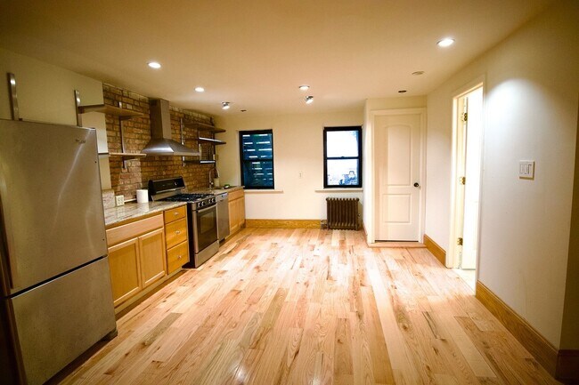 Building Photo - 414 Bainbridge St.