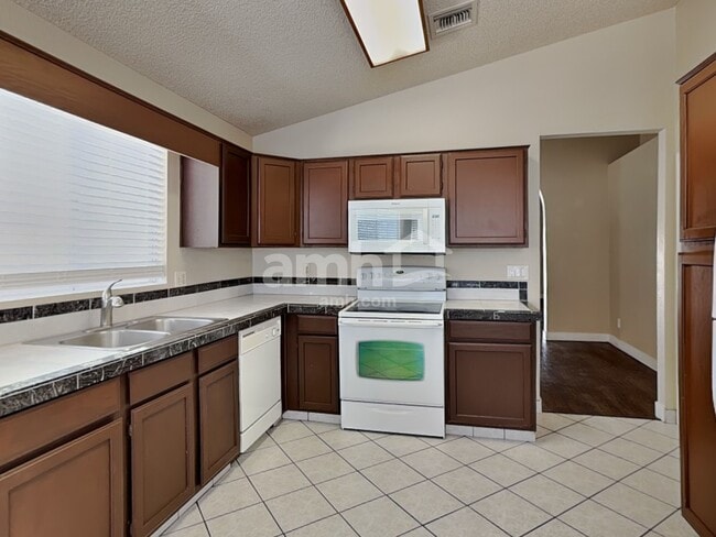 Foto del edificio - 6302 W Puget Ave