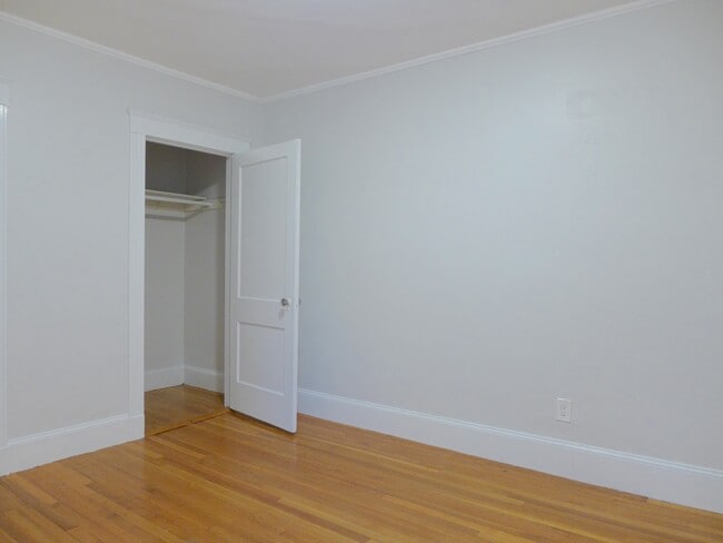 Building Photo - 18 Claymoss Rd