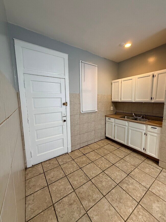 Foto del edificio - 7700 S Green St