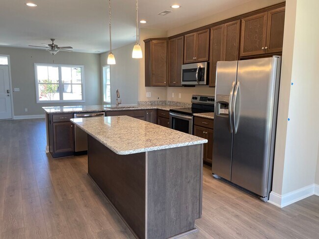 Building Photo - Welcome to this stunning 4-bedroom, 3-bath...
