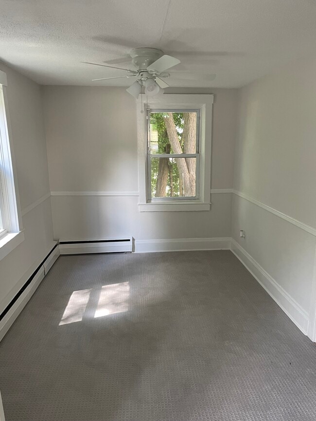 Dining room - 31 Center St