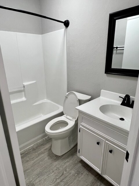 Building Photo - 302 N Montevideo Ave