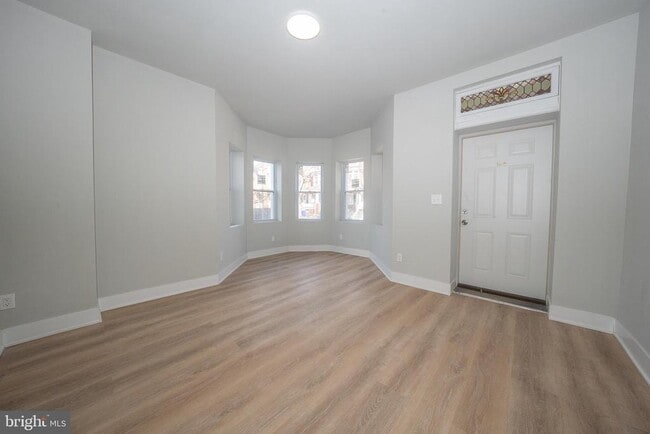 Building Photo - 122 3RD St