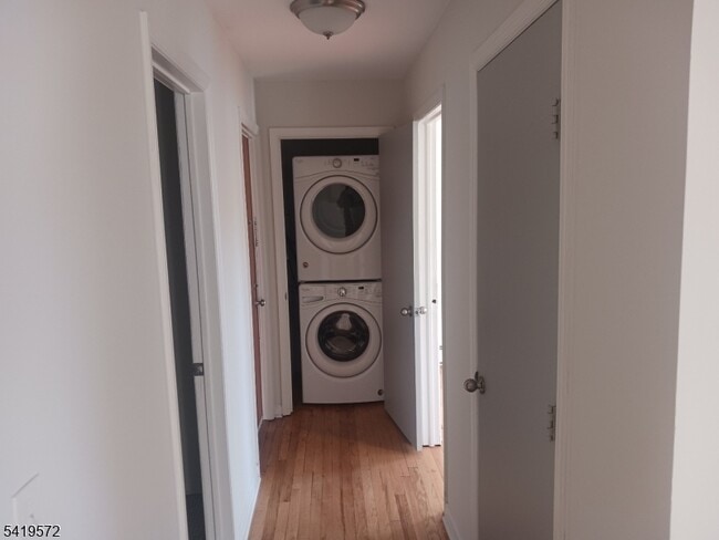 Building Photo - 83 N Willow St