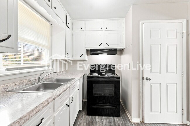 Foto del edificio - 1021 Hagwood Rd
