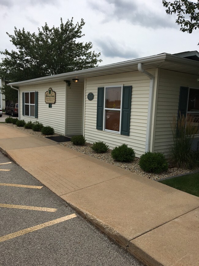 PARKWAY ESTATES Apartments in Galesburg, IL