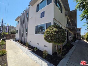 Building Photo - 9949 Pinewood Ave
