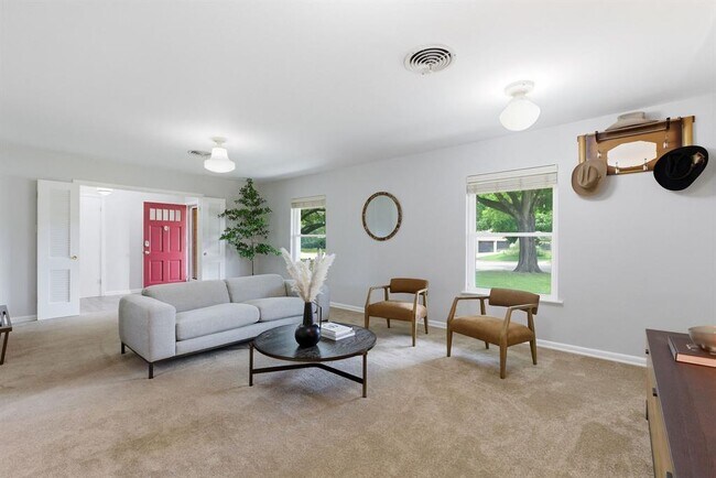 Foto del edificio - 1215 W Live Oak St