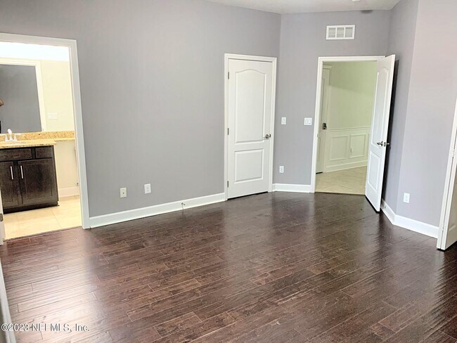 Building Photo - 4389 Ellipse Dr