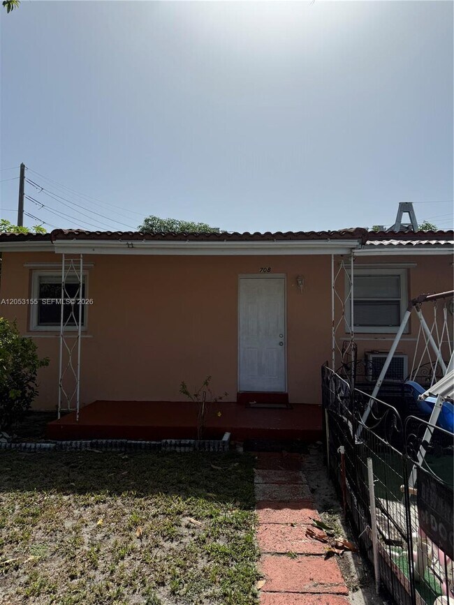 Building Photo - 708 N 20th Ct