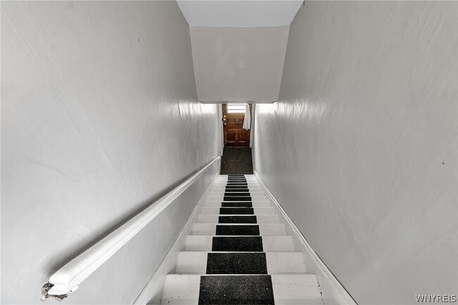 Building Photo - 629 Broadway