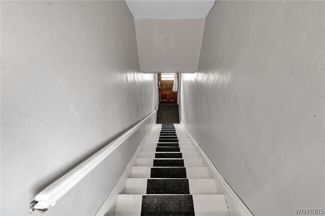 Foto del edificio - 629 Broadway