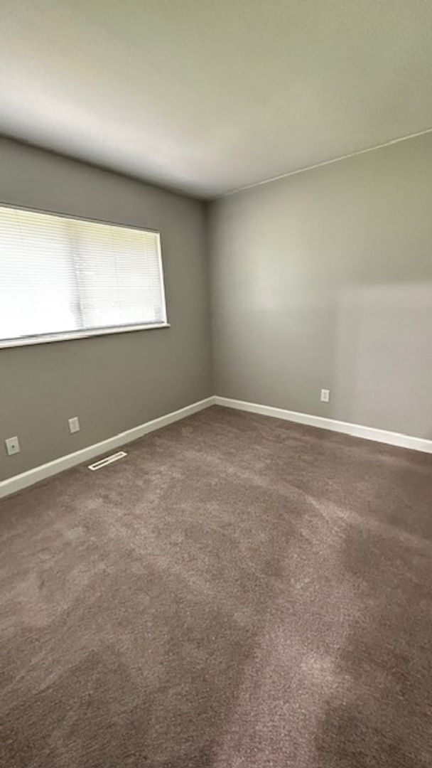 Building Photo - 1355 Southwinds Drive - #2
