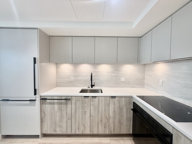 Building Photo - 755 Harbourside Dr