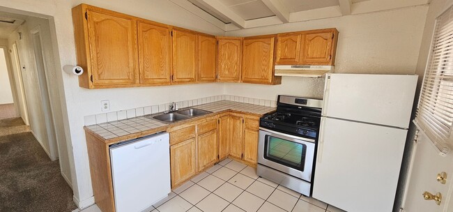 Building Photo - 424 N Alvord St