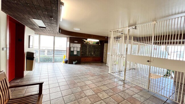 Building Photo - AVAILABLE NOW! 2-Bedroom, 2-Bath Corner Un...