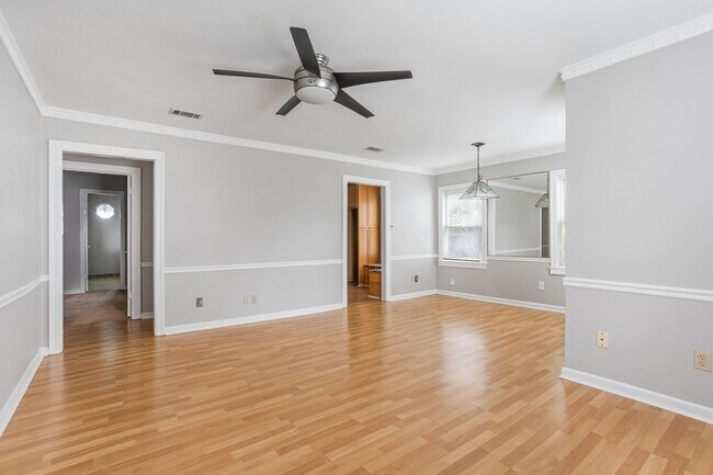 Foto del edificio - 3224 Forest Park Blvd