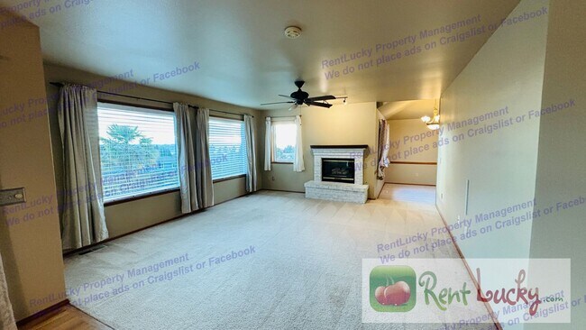 Foto del edificio - Browns Point View Home in Harbor Ridge | Large Yard | Beautiful View